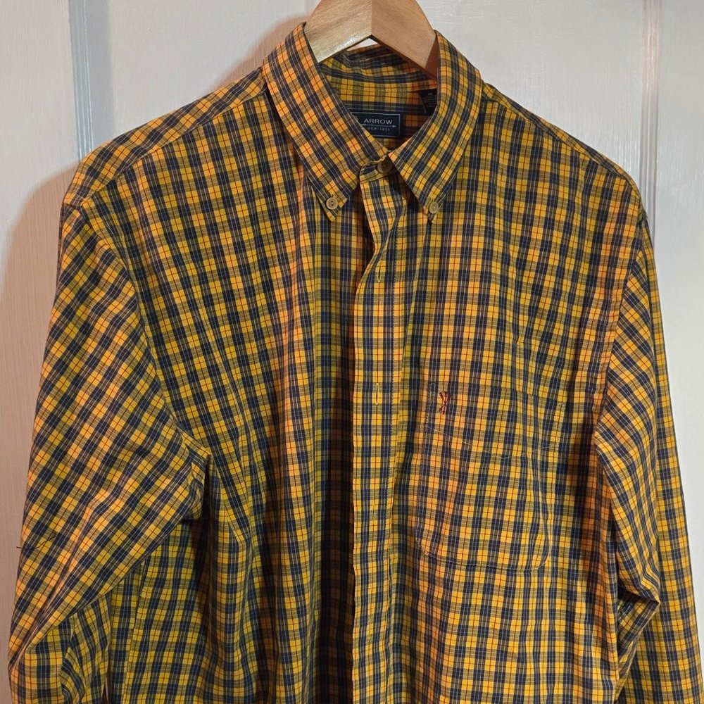 Arrow size M yellow and blue plaid